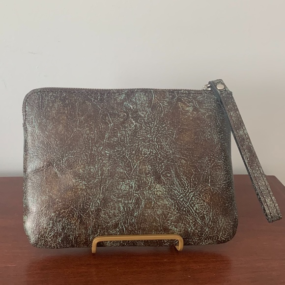 Patricia Nash Tooled Turquoise Cassini Wristlet--New in Box - Picture 2 of 12